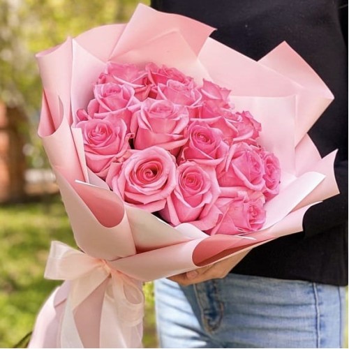Купить на заказ Букет из 19 розовых роз с доставкой в Кентау
