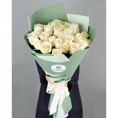 Купить на заказ Букет из 25 белых роз с доставкой в Кентау