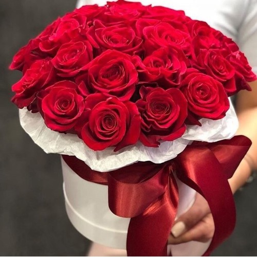 Купить на заказ 15 красных роз в коробке с доставкой в Кентау