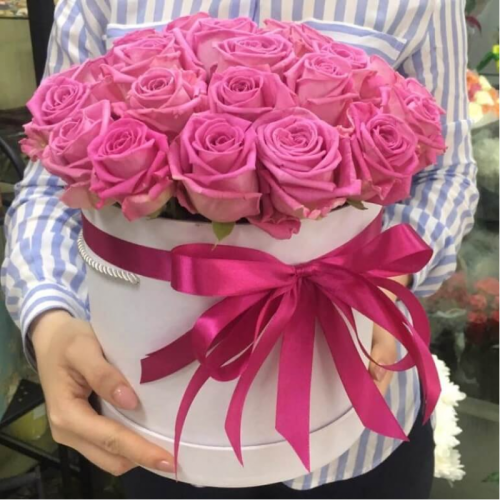 Купить на заказ 25 розовых роз в коробке с доставкой в Кентау